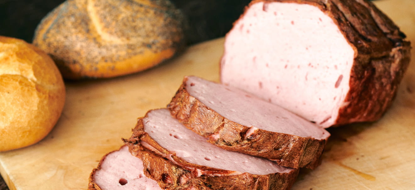 Snacks von der heißen Theke der Metzgerei Kirchschlager