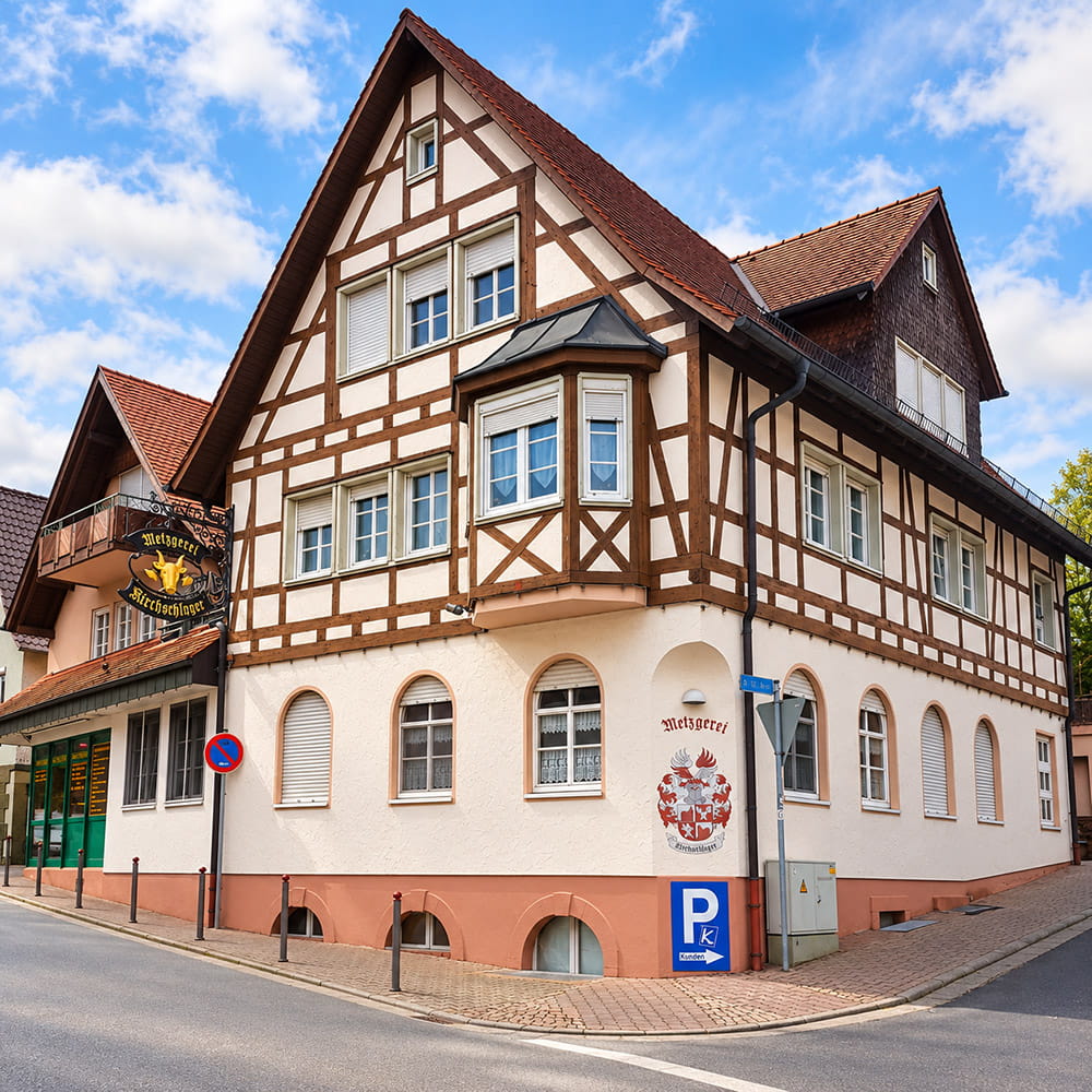 Das Fachwerkhaus in dem sich die Metzgerei Kirchschlager befindet